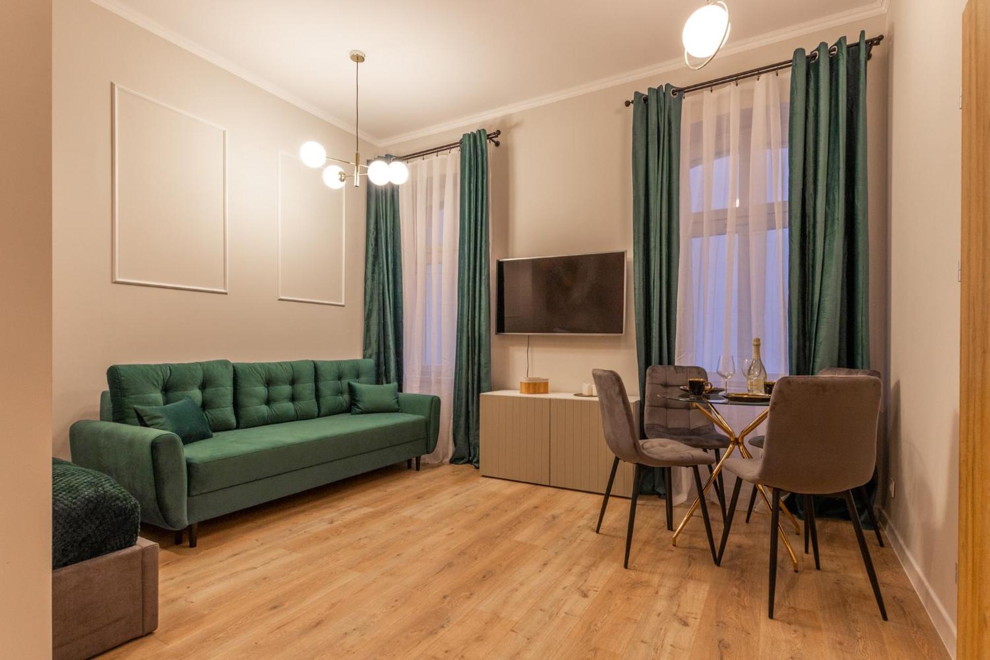 Chill Apartments Central Station คาโตวีตเซ ภายนอก รูปภาพ